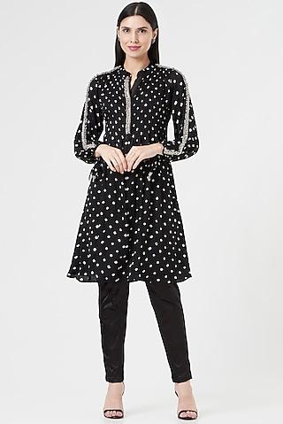 black-embroidered-tunic