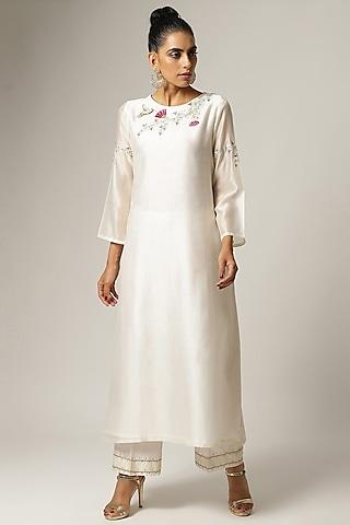 off-white-silk-chanderi-embroidered-kurta-set