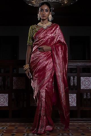 fuchsia-pure-silk-floral-work-banarasi-handloom-saree