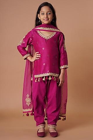 magenta-chanderi-embroidered-kurta-set-for-girls