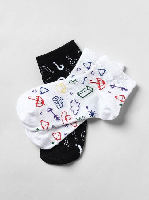 only-black-&-white-printed-socks-(pack-of-2)