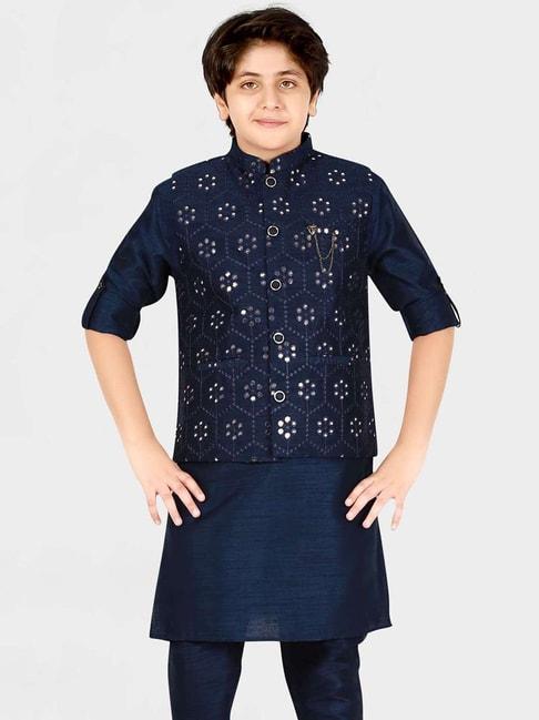 cavio-kids-blue-embroidered-full-sleeves-kurta-set
