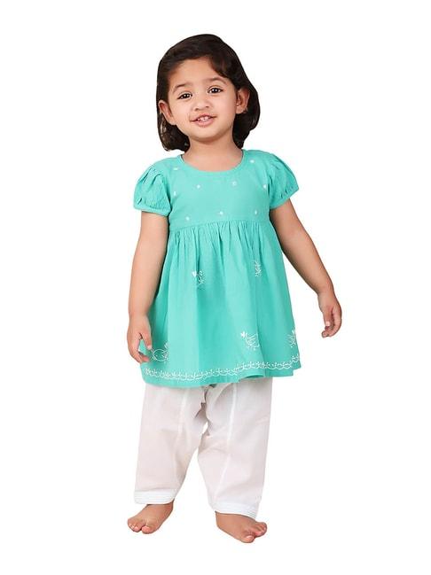 fabindia-kids-light-blue-&-white-embroidered-kurta-with-salwar