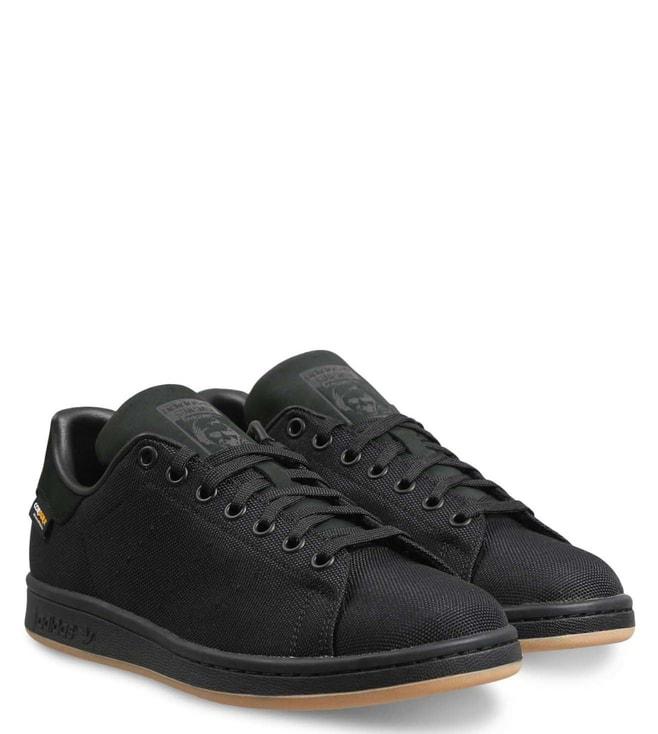 adidas-originals-men's-stan-smith-cblack/carbon/gum3-sneakers