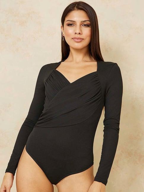 styli-solid-knitted-sweetheart-neck-fitted-bodysuit