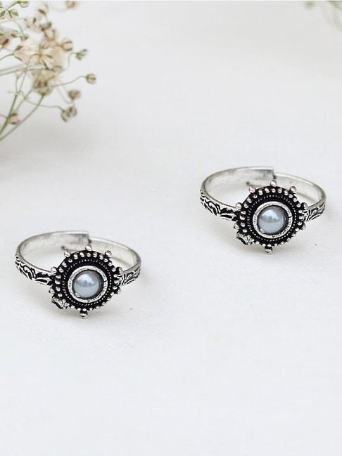 teejh-ethnic-vihana-white-stone-silver-oxidized-toe-rings-for-women