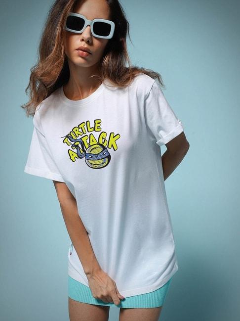 bewakoof-x-official-teenage-mutant-ninja-turtles-white-turtle-attack-graphic-print-boyfriend-t-shirt