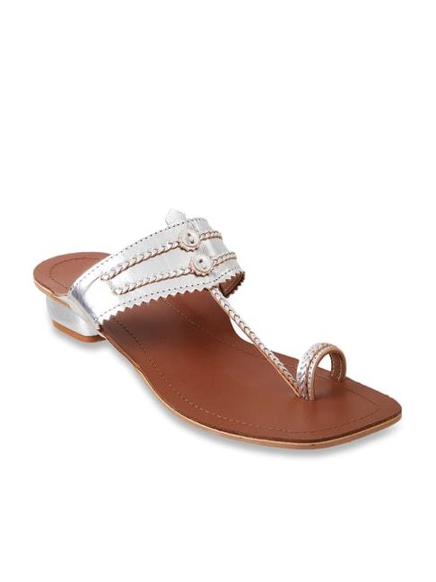 metro-women's-silver-kolhapuri-sandals