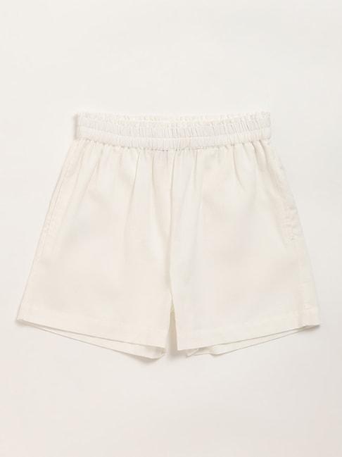 utsa-kids-by-westside-white-solid-mid-rise-shorts