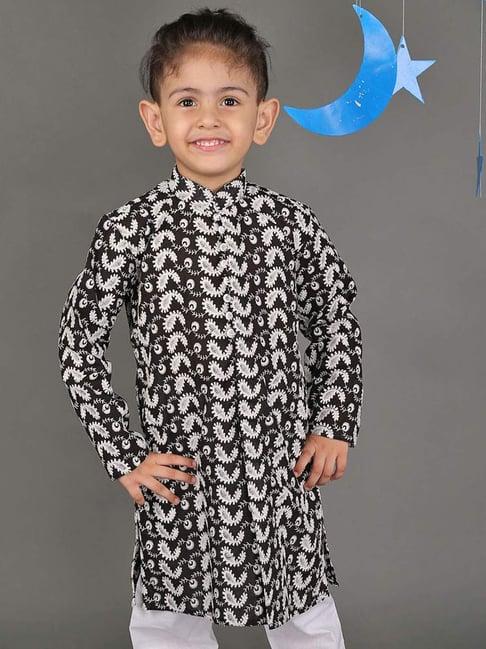 vastramay-kids-black-&-white-cotton-embroidered-kurta