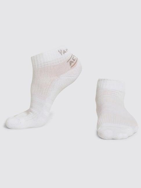 van-heusen-active-snug-fit-anti-bacterial-soft-handfeel-solid-low-show-socks---pack-of-3---white