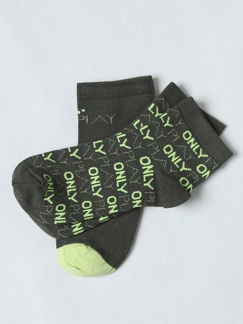 only-olive-&-neon-green-socks-graphic-print-(pack-of-2)