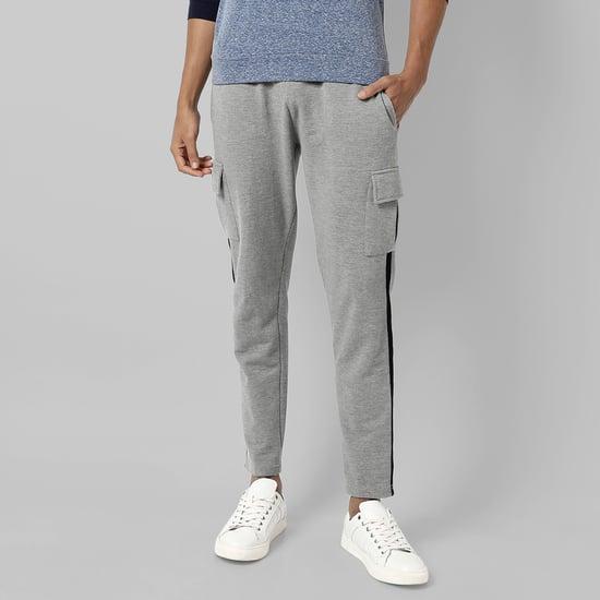 campus-sutra-men-solid-track-pants