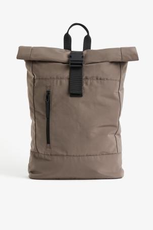water-repellent-sports-backpack