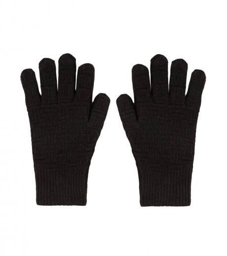 black-knitted-gloves