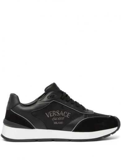 black-sneakers-with-logo
