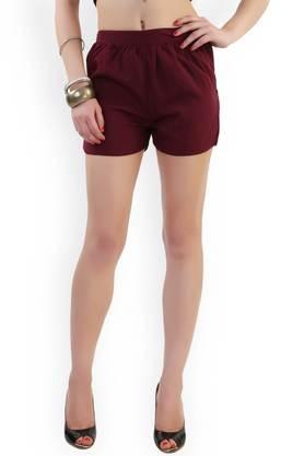 solid-crepe-regular-fit-women's-shorts---maroon