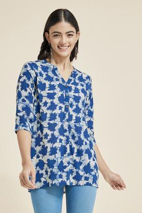 printed-rayon-v-neck-women's-casual-wear-tunic---blue