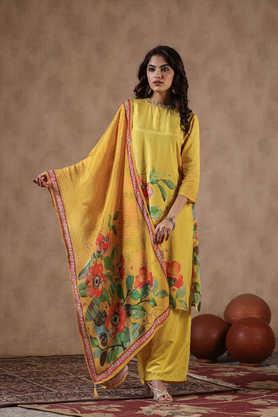 printed-silk-round-neck-women's-kurta-set---yellow