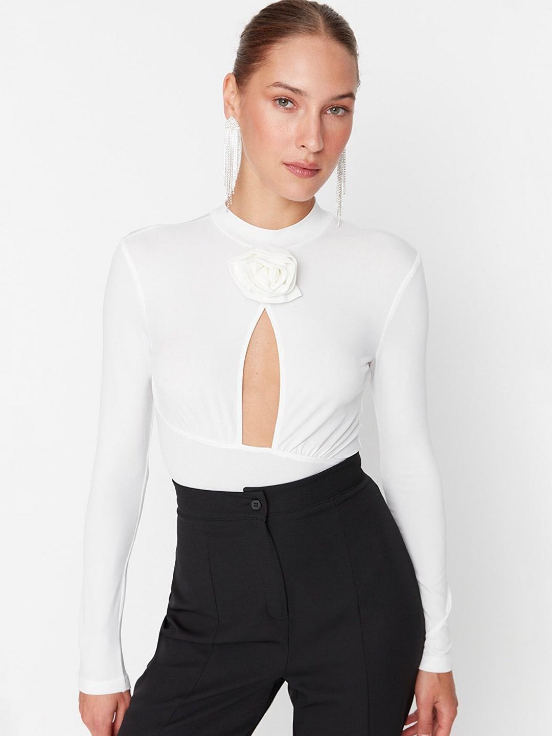 trendyol-high-neck-cut-out-top