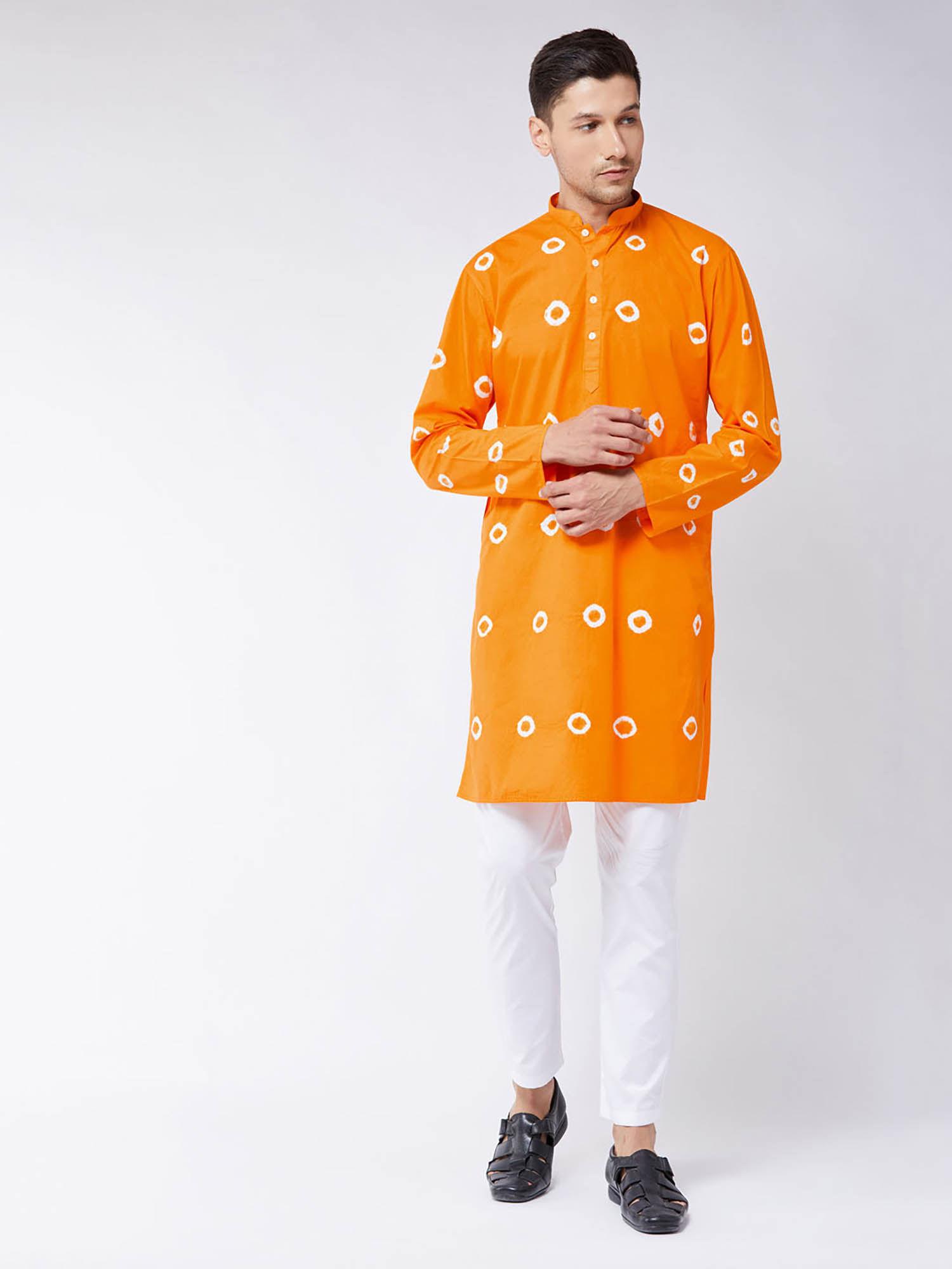 men-orange-&-white-pure-cotton-kurta-pyjama-(set-of-2)