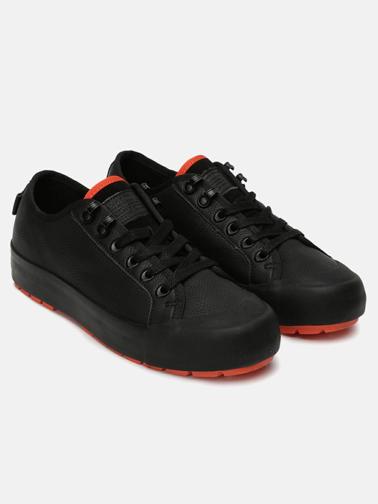 mens-la-paz-black-plain-sneakers