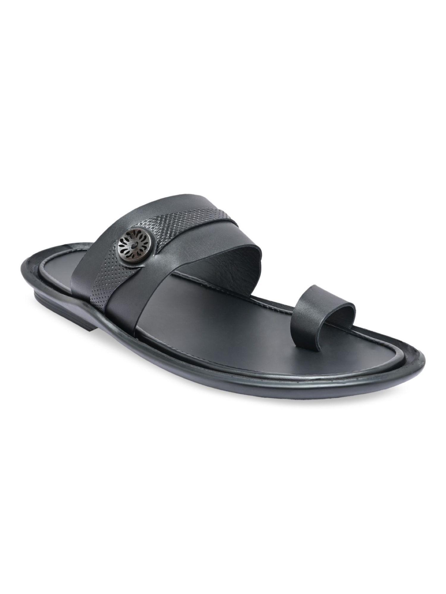 men-black-solid-casual-leather-sandals