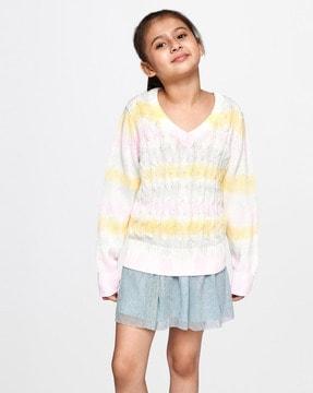 knitted-v-neck-pullover