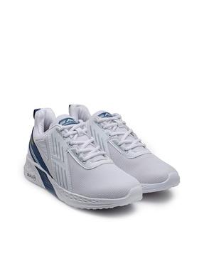 running-sports-shoes-with-lace-fastening