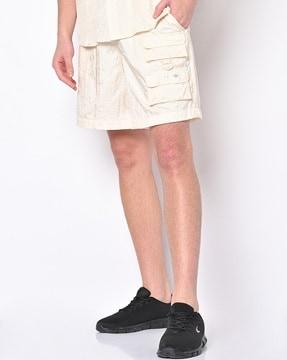 shorts-with-flap-pockets