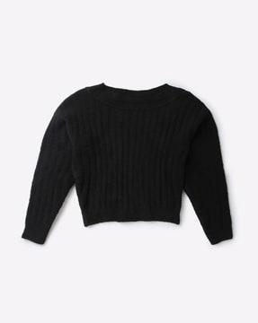 knitted-round-neck-pullover