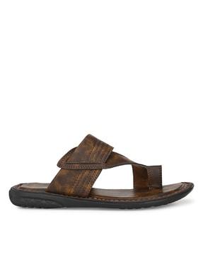 textured-flip-flops-with-toe-ring