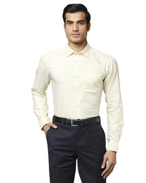 men-cutaway-collar-slim-fit-shirt