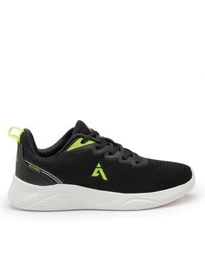 low-top-lace-up-running-shoes