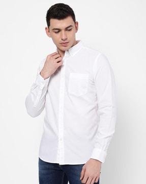 cutaway-collar-shirt-with-patch-pocket