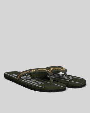 men-glossate-m-logo-print-thong-strap-sandals