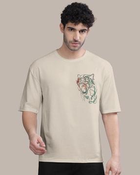 graphic-print-loose-fit-round-neck-t-shirt