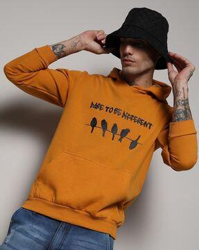 men-typographic-print-regular-fit-hoodie