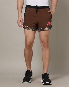 men-printed-regular-fit-shorts-with-insert-pockets