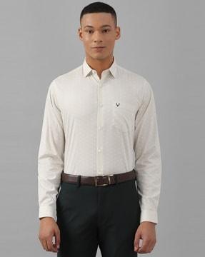 Men Floral Print Slim Fit Shirt with Patch Pocket
