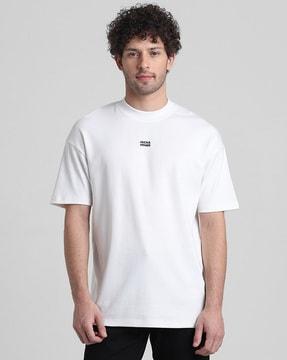 men-boxy-fit-logo-print-crew-neck-t-shirt