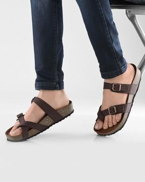 Men Toe-Ring Sandals with Buckle Closure