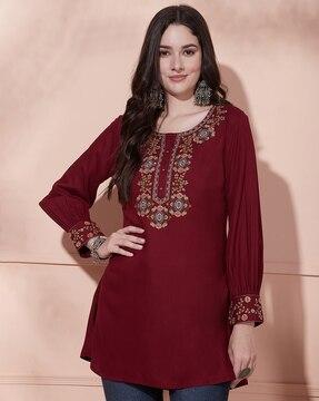 Women Floral Embroidered Straight Kurti