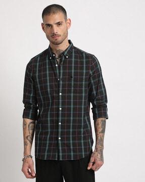 Men Checked Slim Fit Shirt with Patch Pocket
