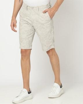 men-leaf-print-regular-fit-shorts-with-insert-pockets