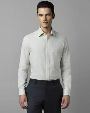 men-geometric-woven-regular-fit-shirt-with-patch-pocket