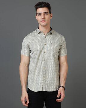 men-printed-slim-fit-shirt-with-patch-pocket