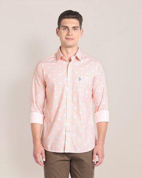 men-geometric-print-regular-fit-shirt-with-patch-pocket