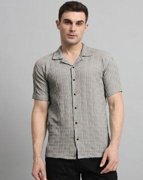men-loose-fit-shirt-with-short-sleeves