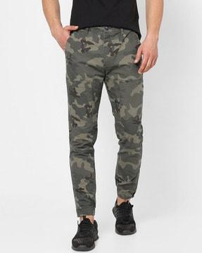 Men Camouflage Print Slim Fit Pleated Jogger Pants